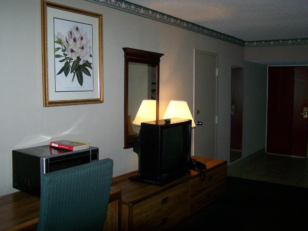 Seasons Inn And Suites Fort Smith Værelse billede