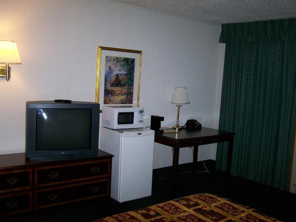 Seasons Inn And Suites Fort Smith Værelse billede